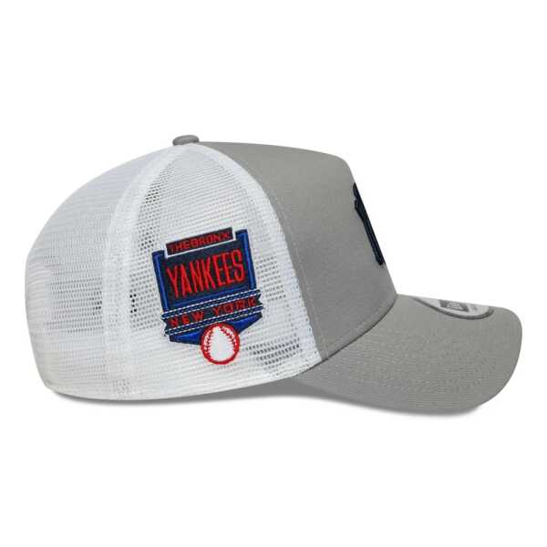Gorra ajustable  New York Yankees MLB Side Patch 9FORTY A-Frame Trucker - Image 4