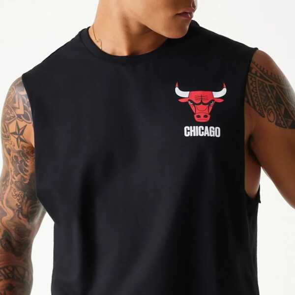 New Era Camiseta Sin Mangas Chicago Bulls NBA Graphic Negra - Image 3