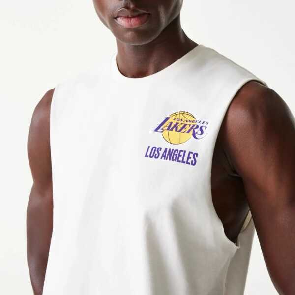 New Era Camiseta Sin Mangas Los Angeles Lakers NBA Graphic Blanca - Image 3
