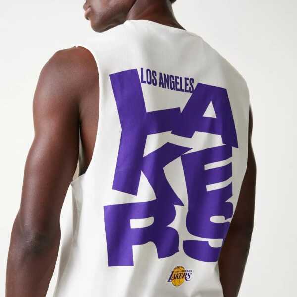 New Era Camiseta Sin Mangas Los Angeles Lakers NBA Graphic Blanca - Image 4