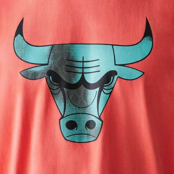 New Era Camiseta Oversized Chicago Bulls NBA All Over Print Infill Rosa - Image 5