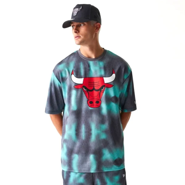 New Era Camiseta Oversized Chicago Bulls NBA All Over Print Verde