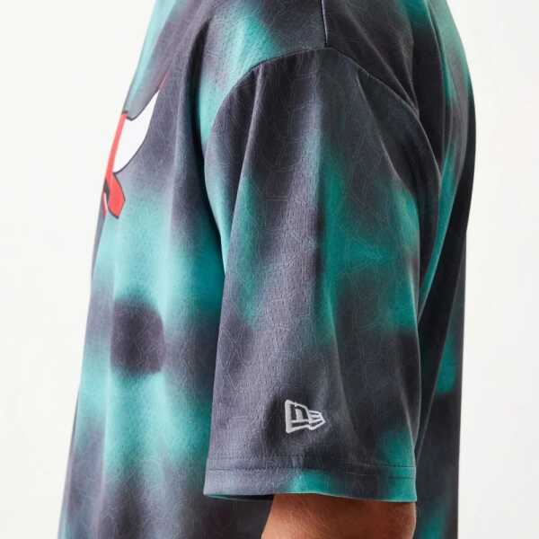 New Era Camiseta Oversized Chicago Bulls NBA All Over Print Verde - Image 5