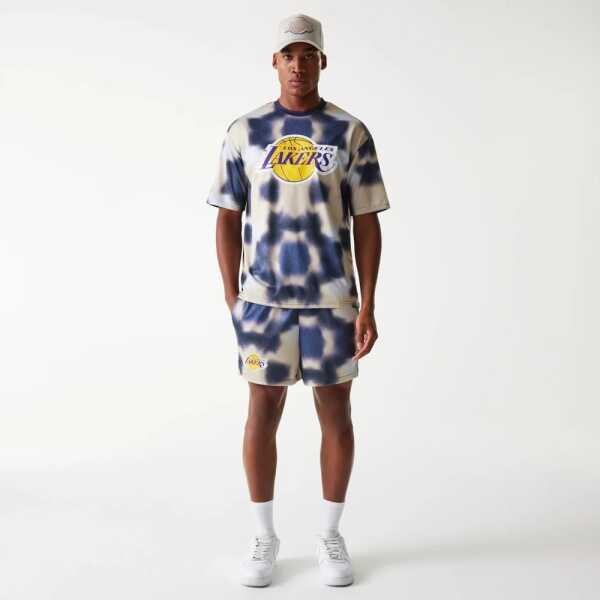 New Era Camiseta Oversized LA Lakers NBA All Over Print Crema - Image 7