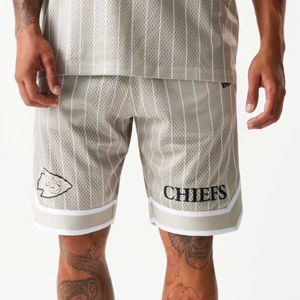New Era Pantalón Corto Kansas City Chiefs NFL Pinstripe Crema - Image 3